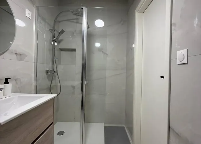 Deluxe Lumineux, Renove, Parking Gratuit, Centre דירה מולהאוס